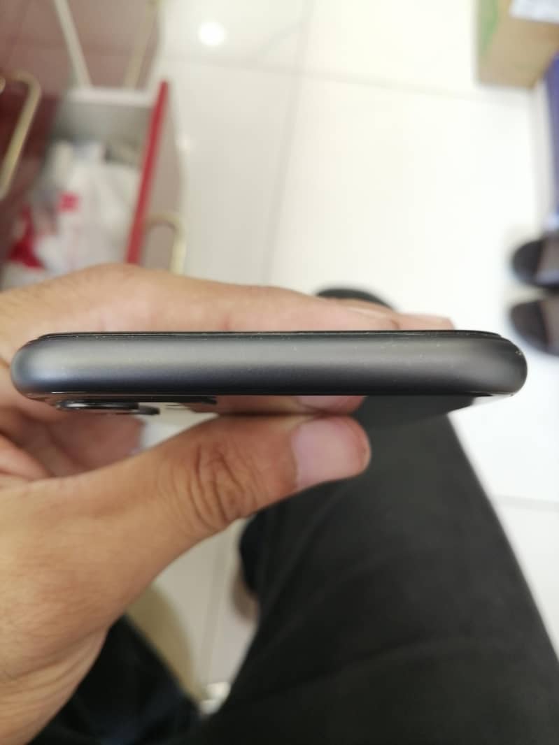 Apple iPhone 11 3