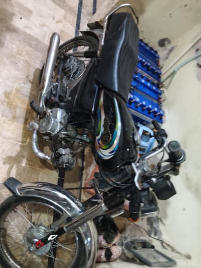 dhoom 70 bike bilkul mast hy