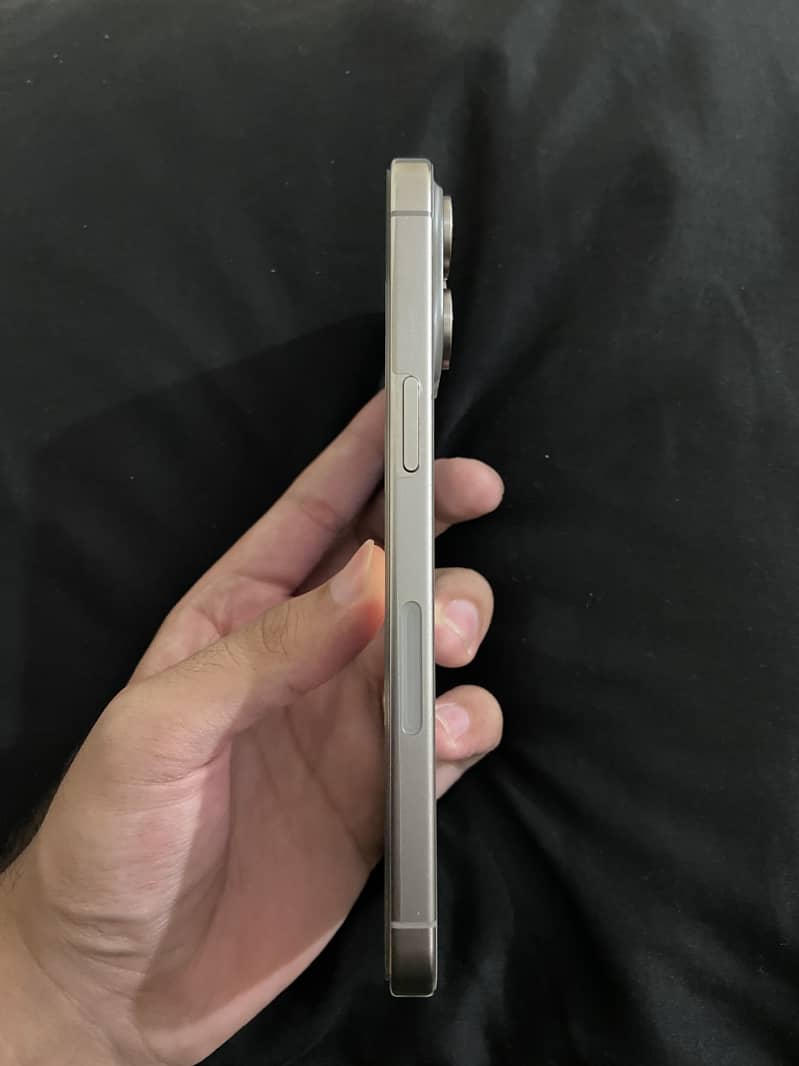 Apple iPhone 15 Pro Max 2