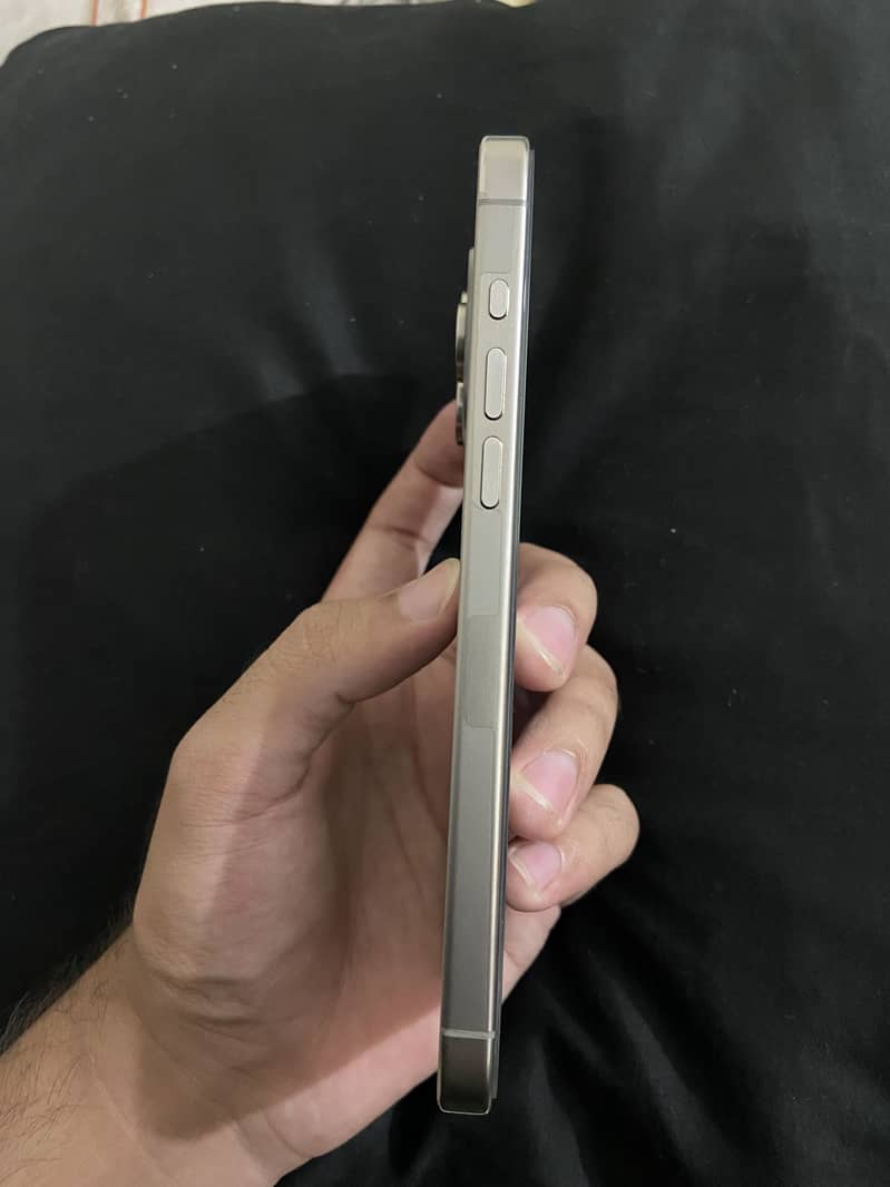Apple iPhone 15 Pro Max 3