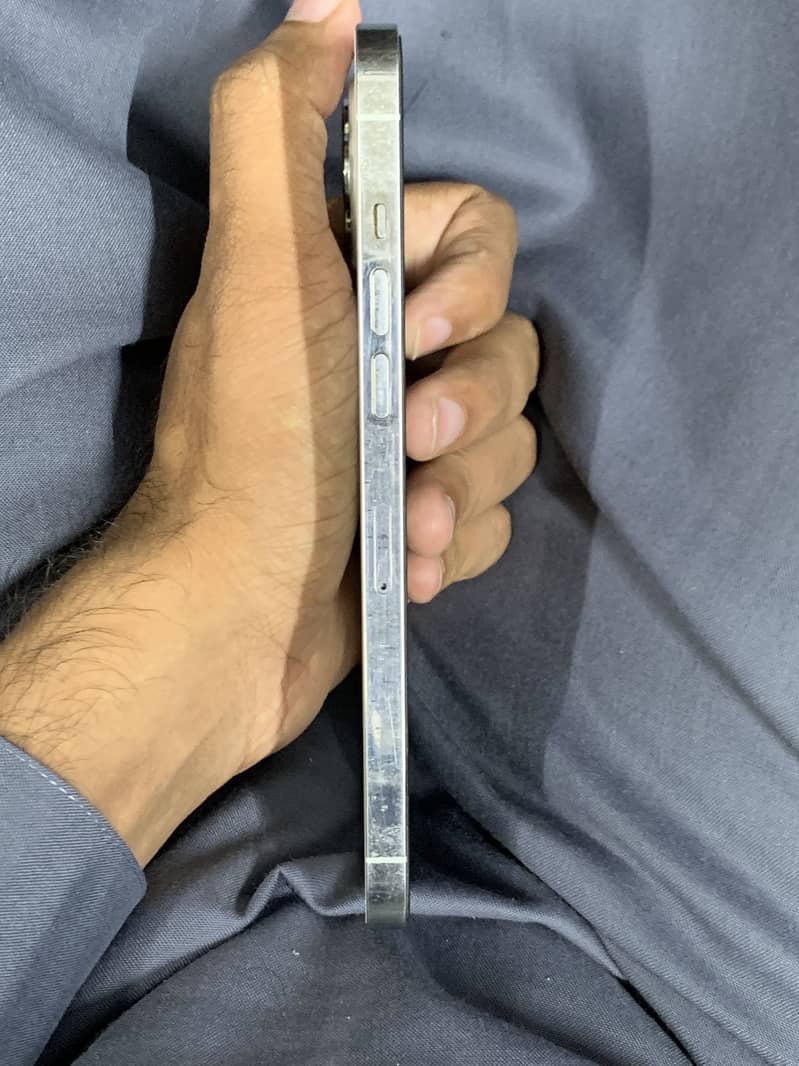 Iphone 12 pro max 4