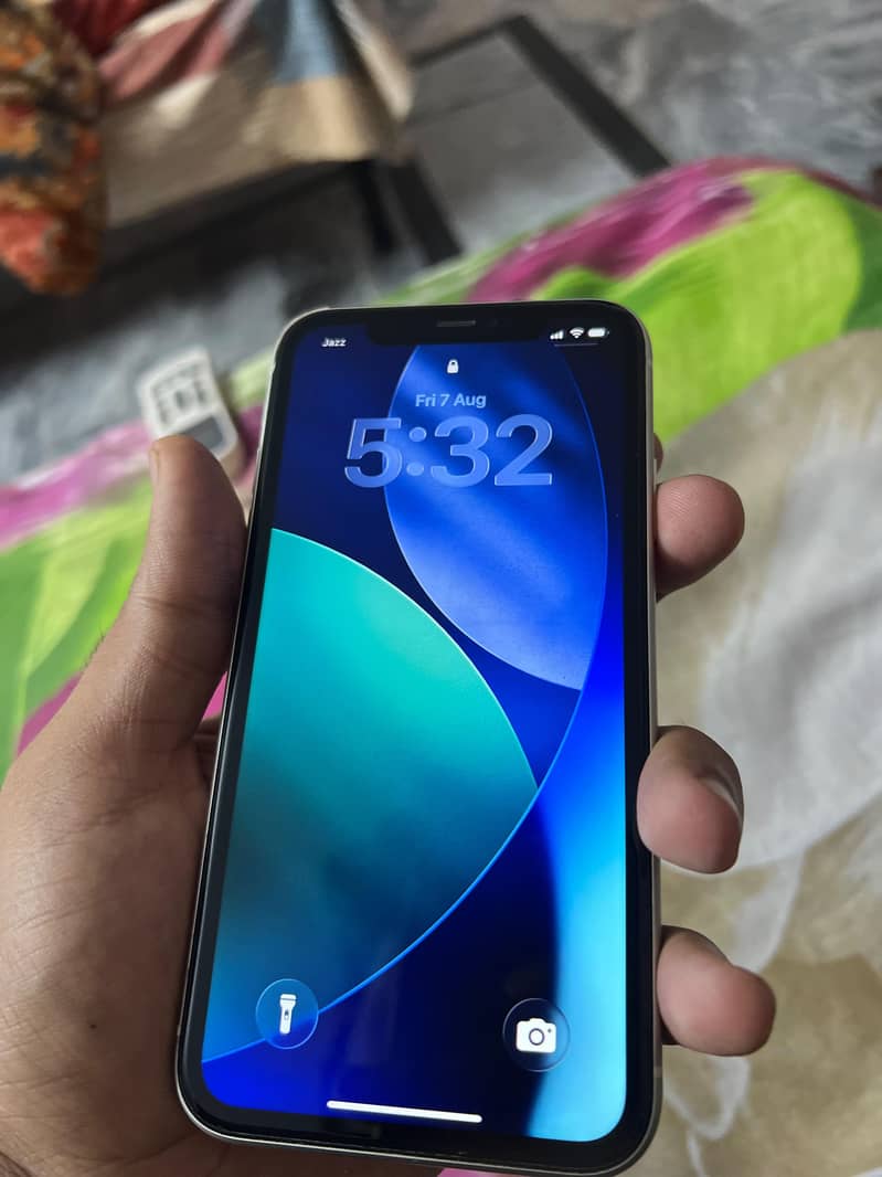 Apple iPhone 11 4
