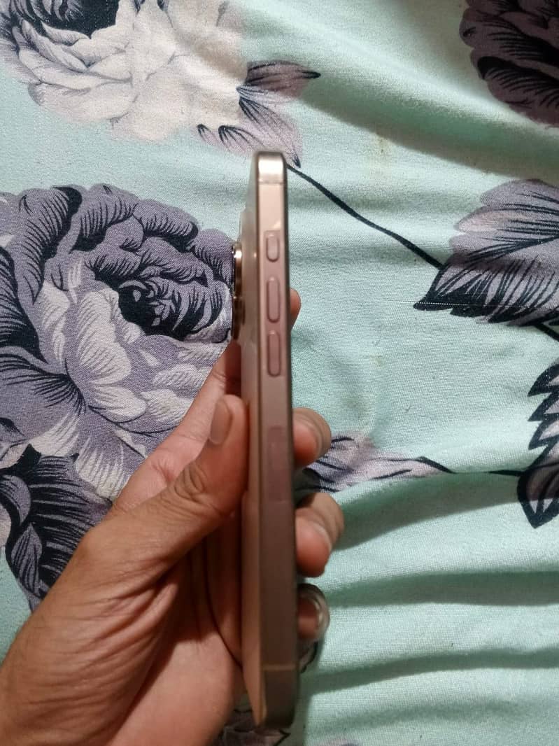 iPhone 16 pro 1