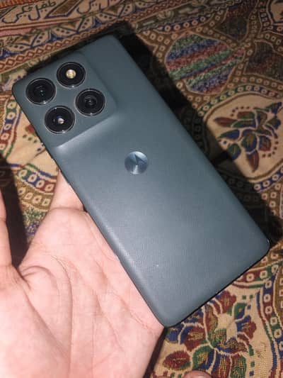 Motorola Edge 2025 10/10 with box