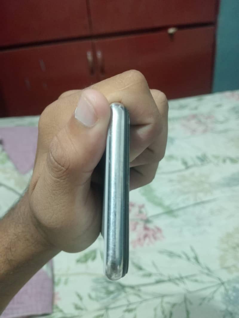 Apple iPhone X 3