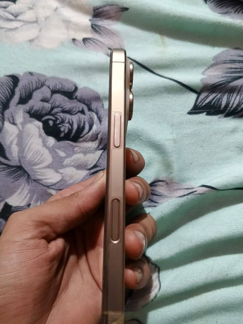iPhone 16 pro 2