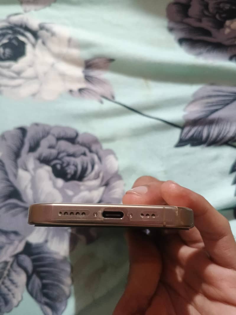 iPhone 16 pro 3