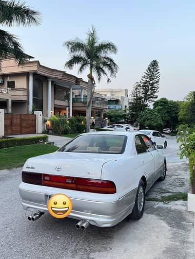 Toyota Crown Royal sloon1992 urgent for sale exchange possible
