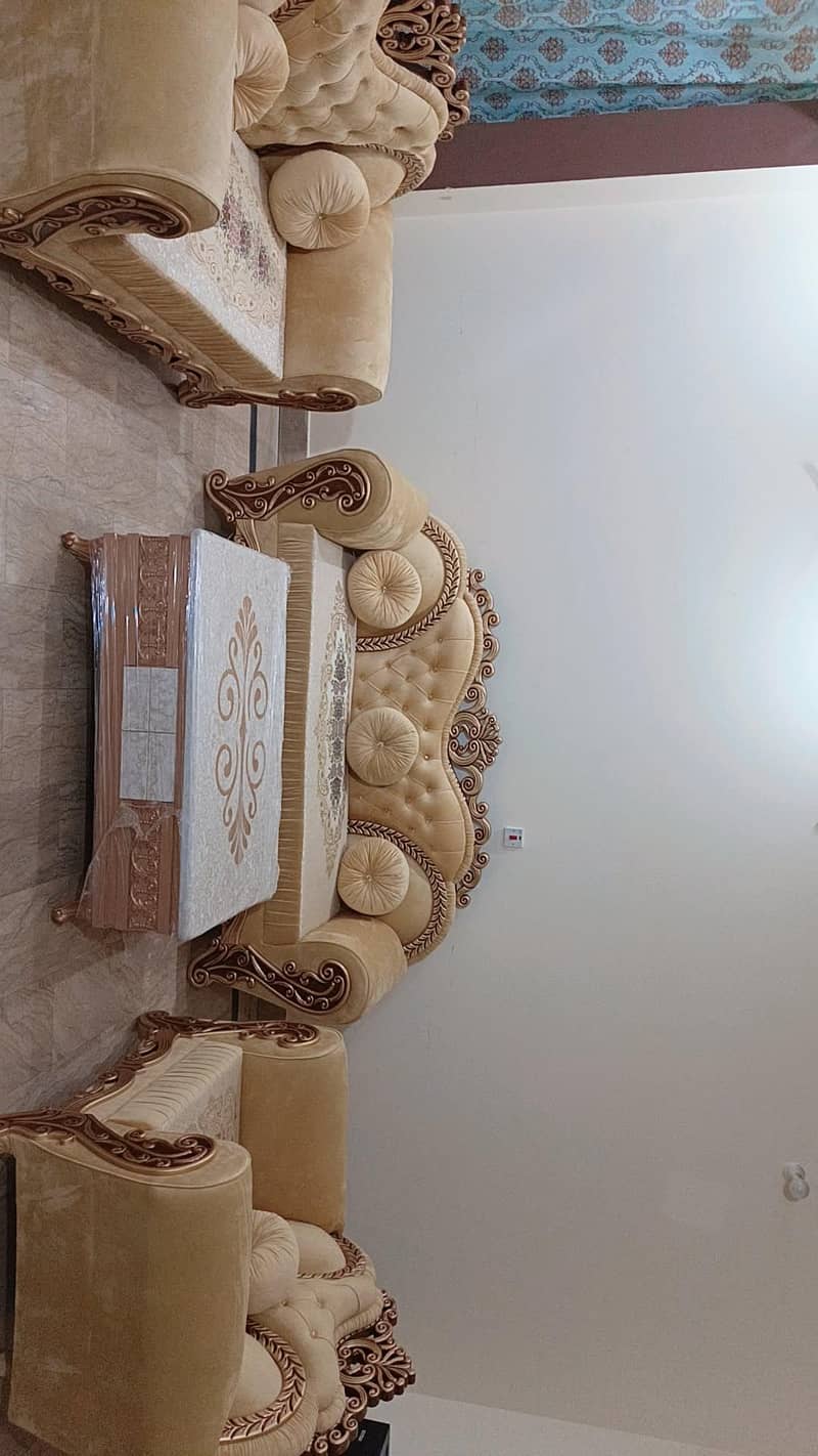 6 setar sofa set and table 0
