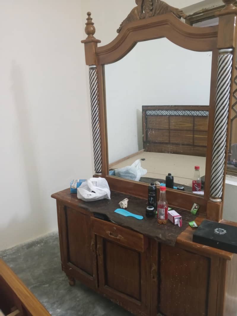 Double bed and dressing table 3