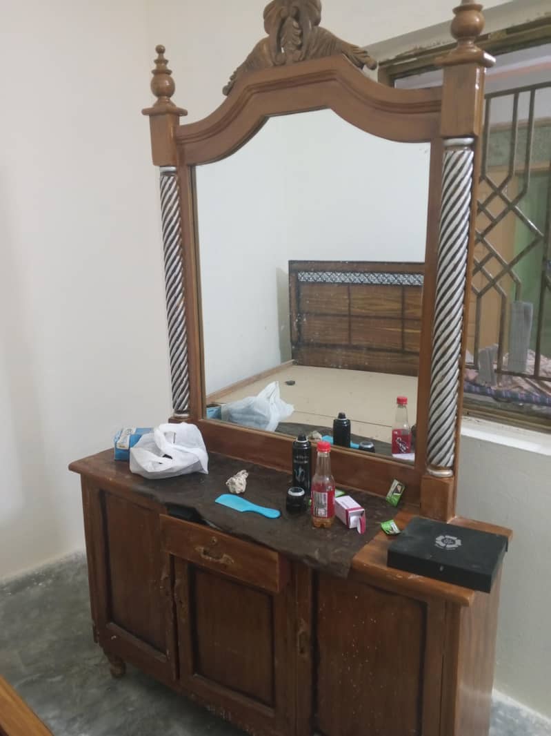 Double bed and dressing table 4
