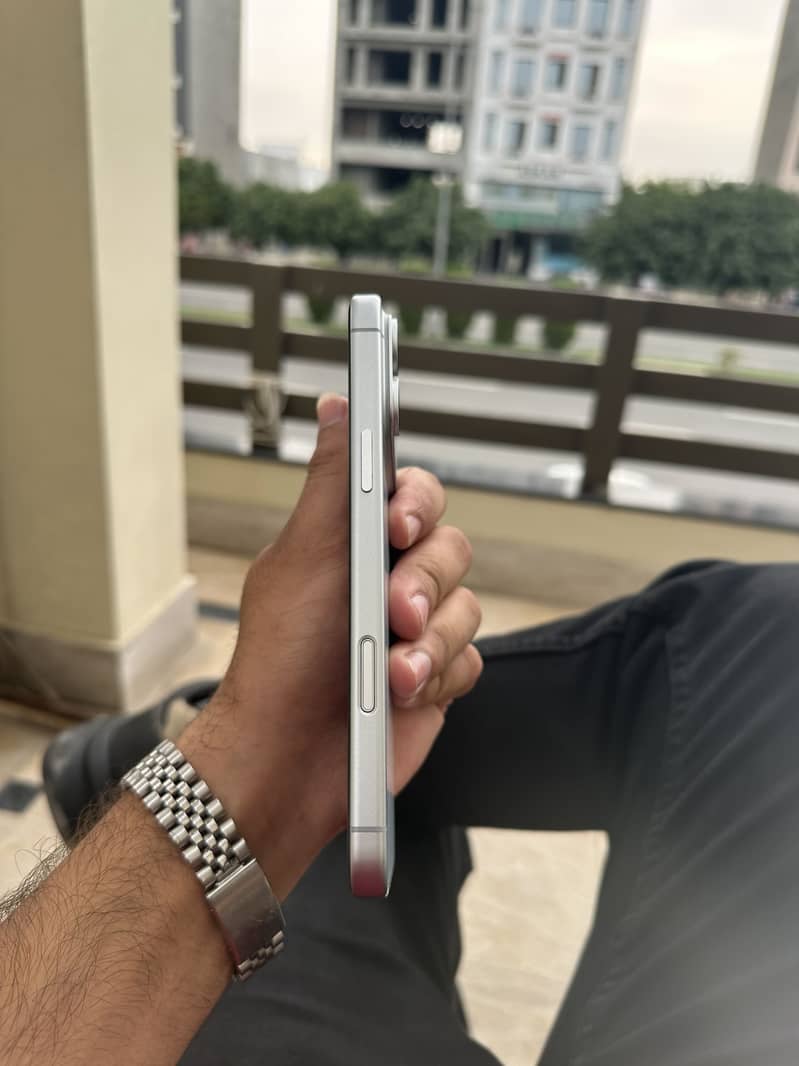 Apple iPhone 17 Pro Max 3