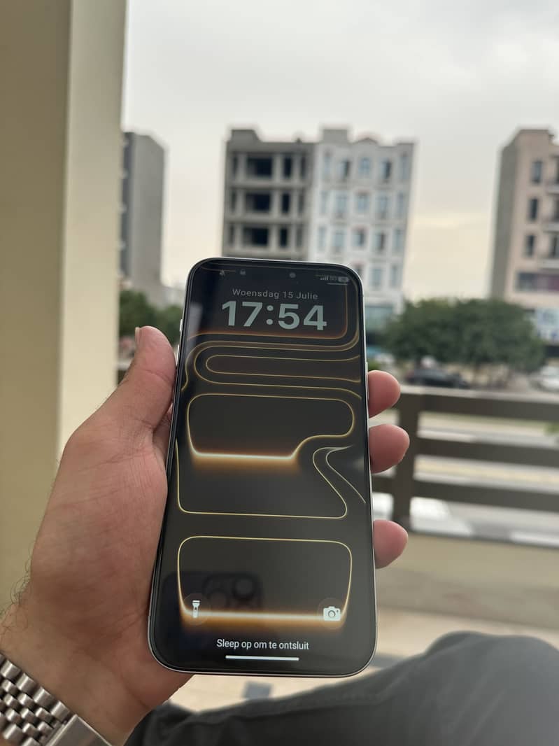 Apple iPhone 17 Pro Max 4