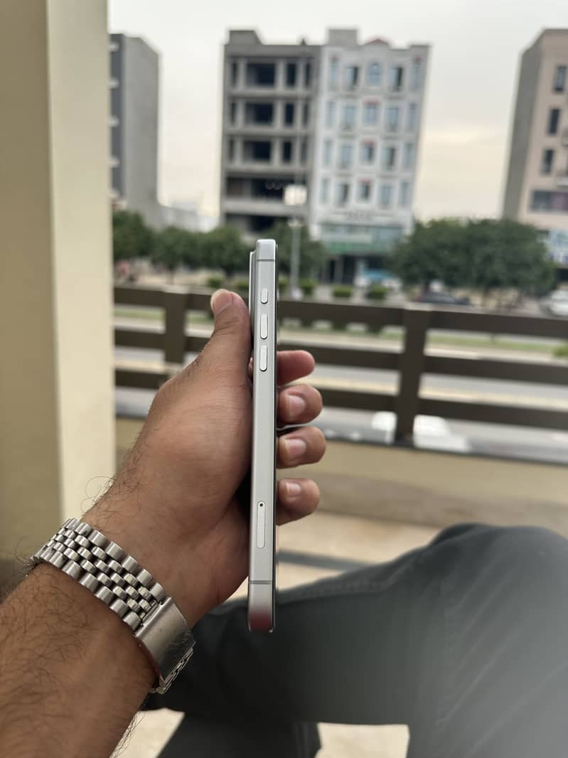 Apple iPhone 17 Pro Max 5