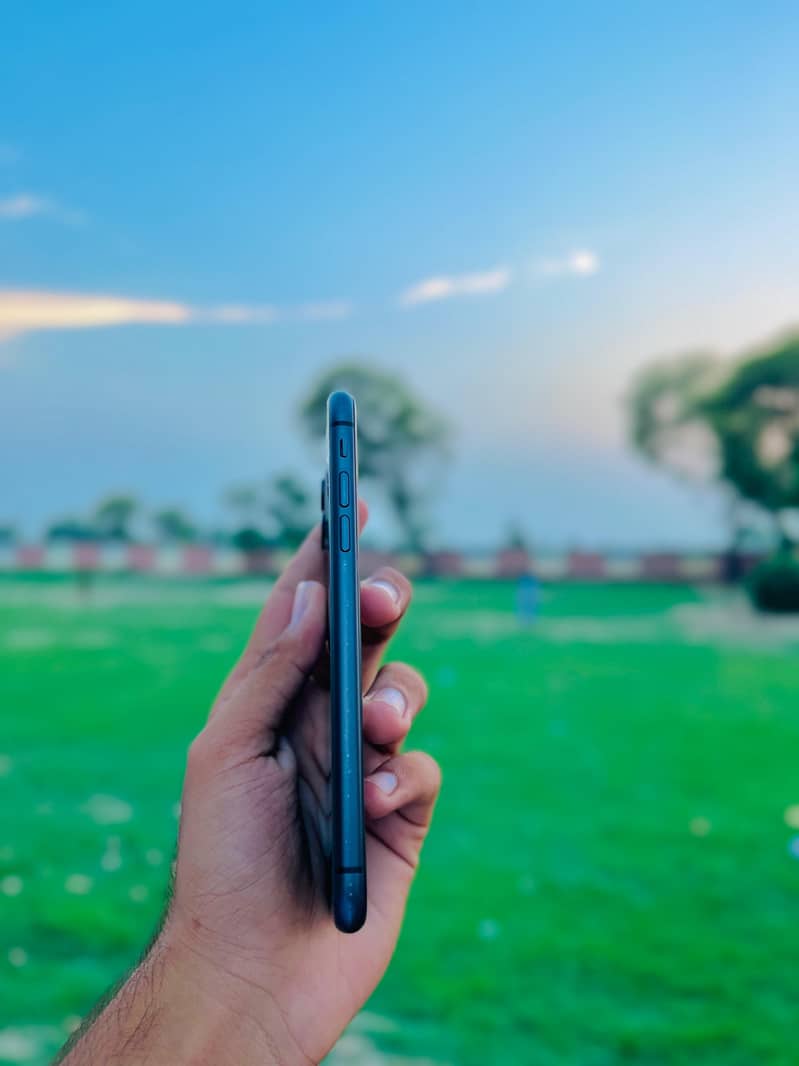 Apple iPhone 11 3