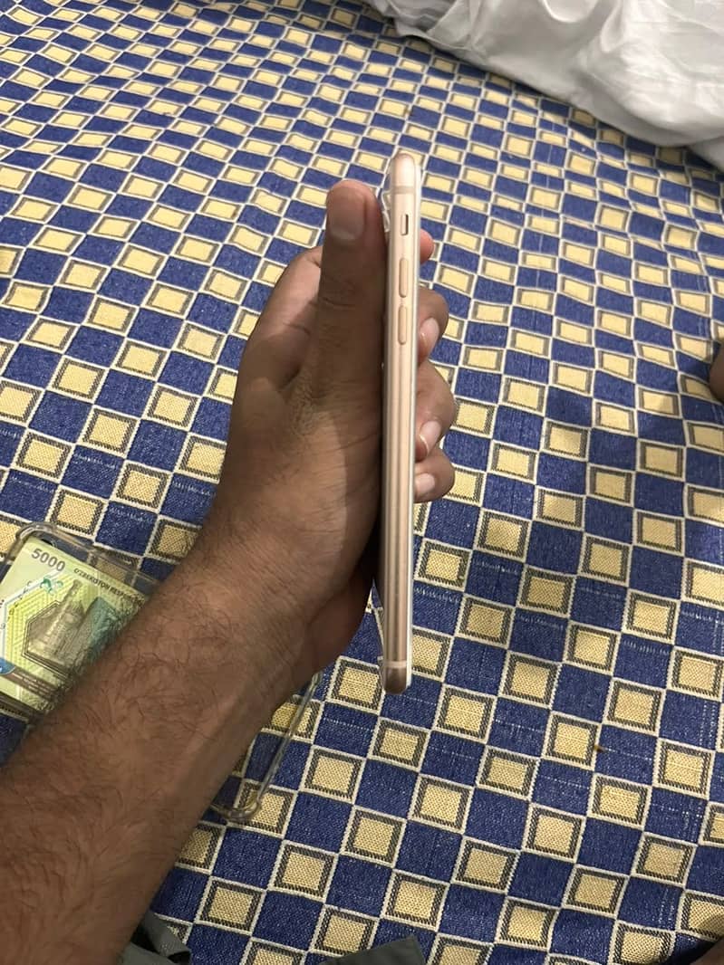 Apple iPhone 8 Plus 3