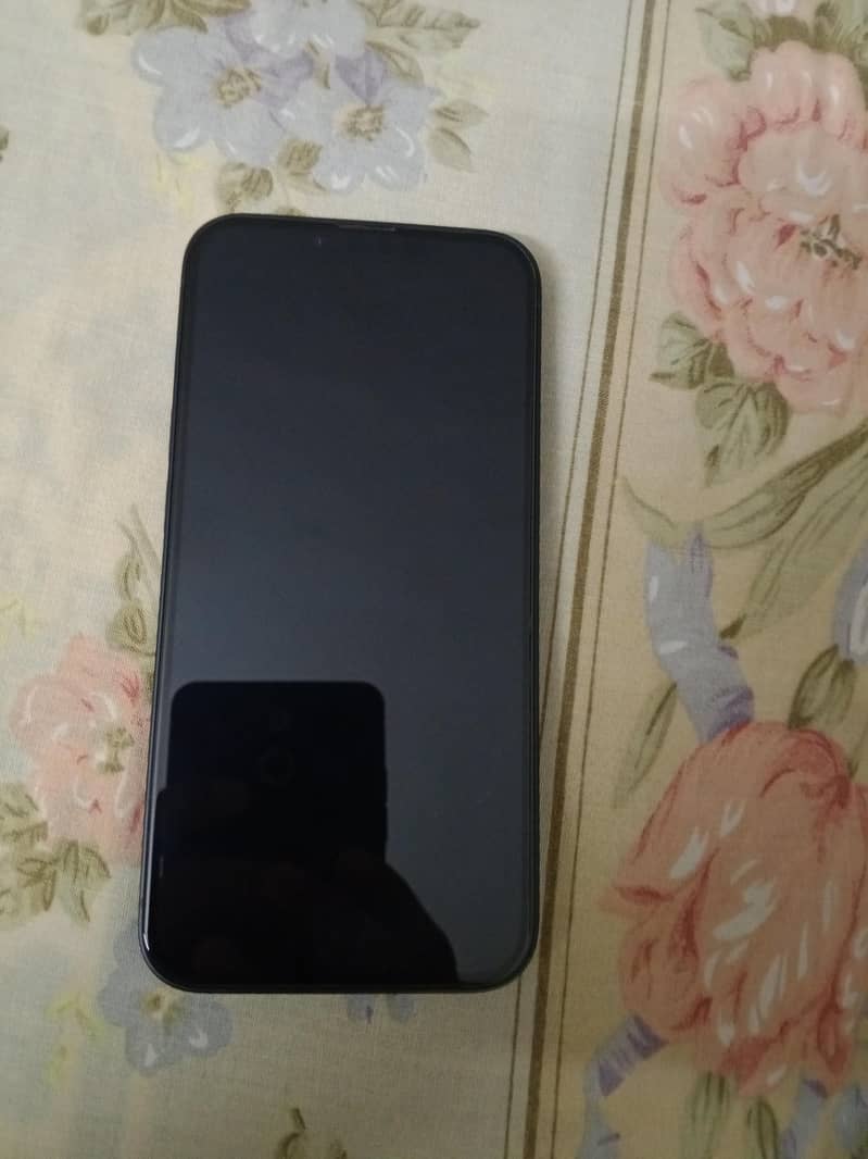 Apple iPhone 16e 2