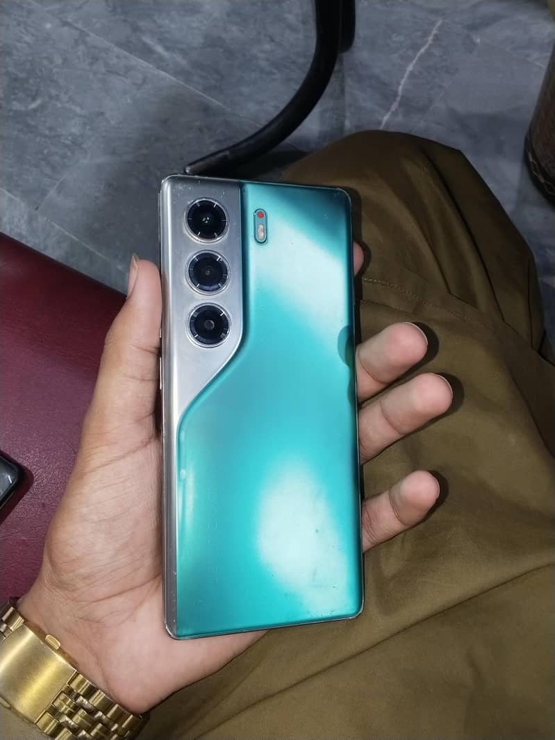 Tecno CAMON 40 Pro 0
