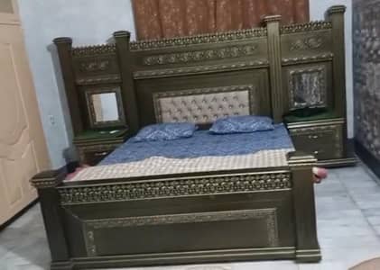 Luxury Wooden King-Size Bed Set with 2 Matching Side Tables