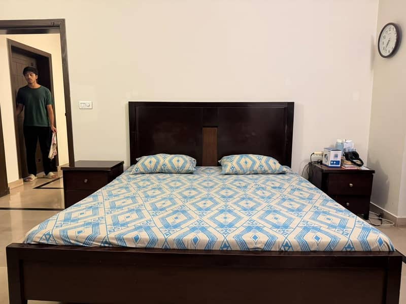 bed and dressing table 3