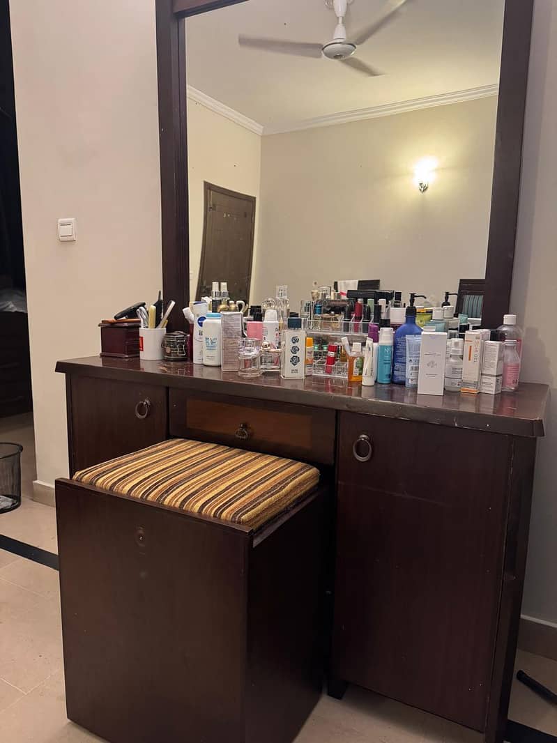 bed and dressing table 5