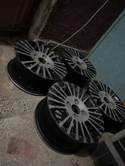 m selling my car aloy rim
