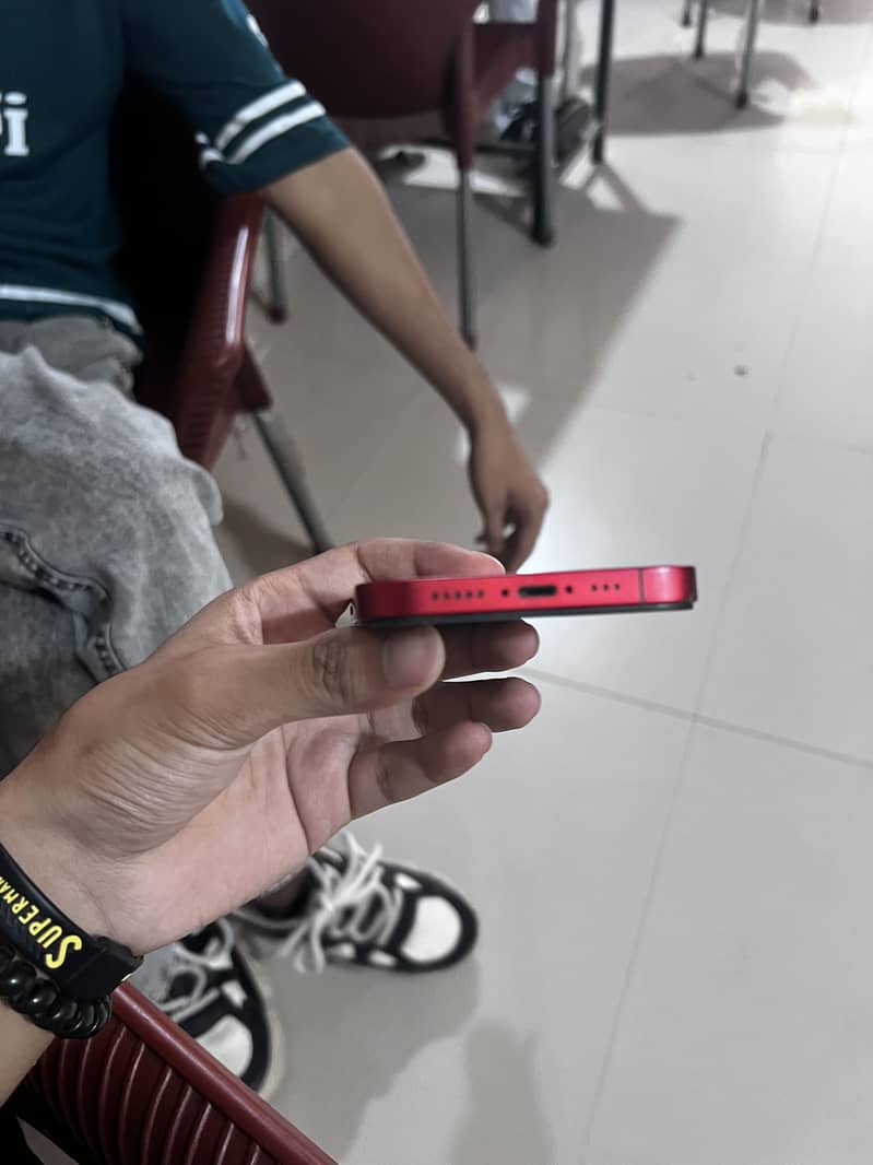 Apple iPhone 13 2
