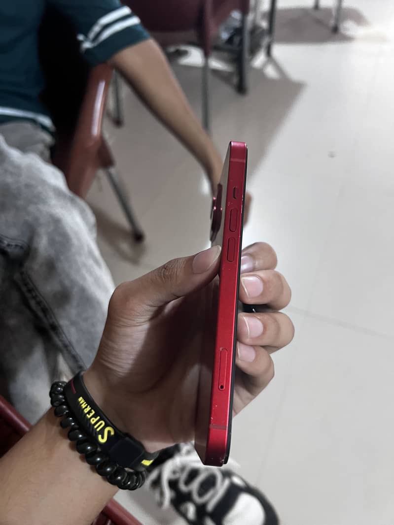 Apple iPhone 13 4