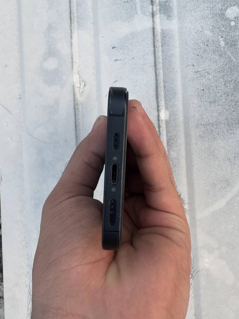Apple iPhone 13 Mint Condition 2