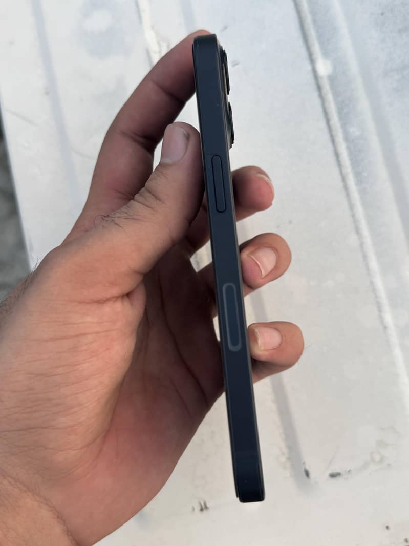 Apple iPhone 13 Mint Condition 3