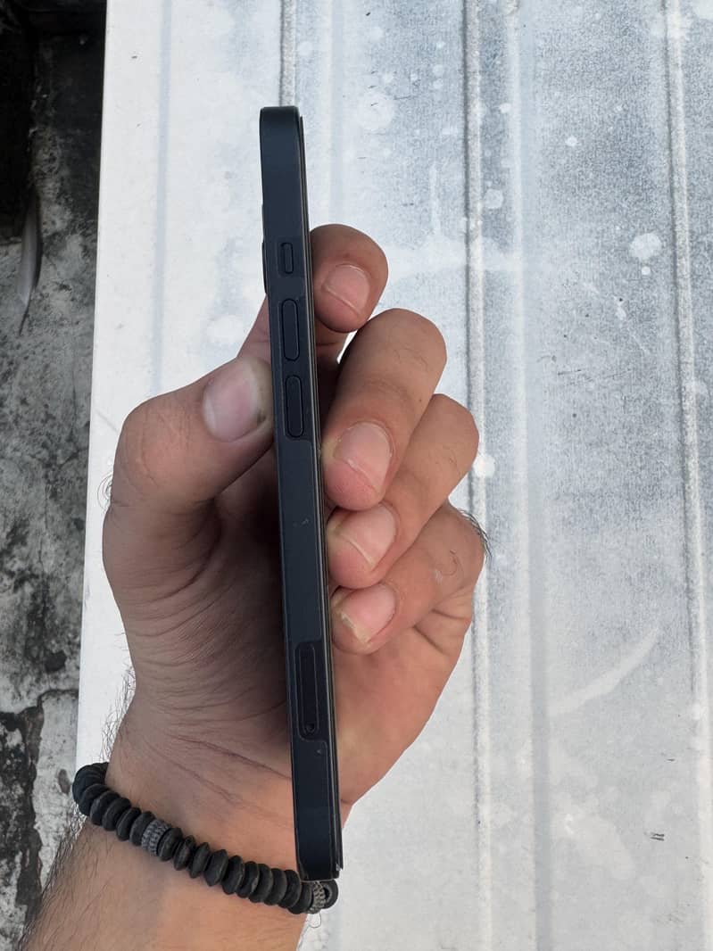 Apple iPhone 13 Mint Condition 4
