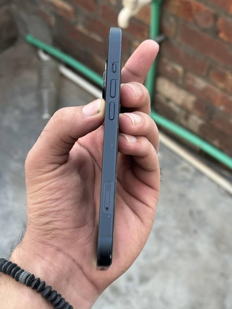 Apple iPhone 13 Mint Condition 5