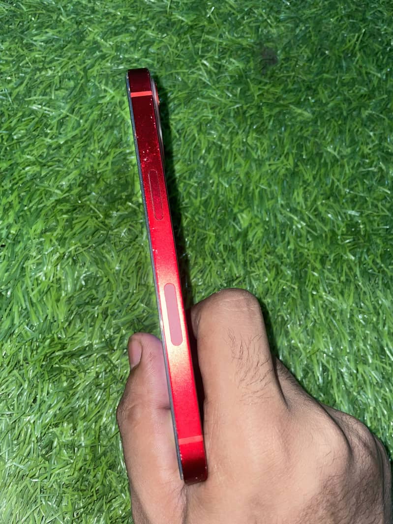 Apple iPhone 13 2
