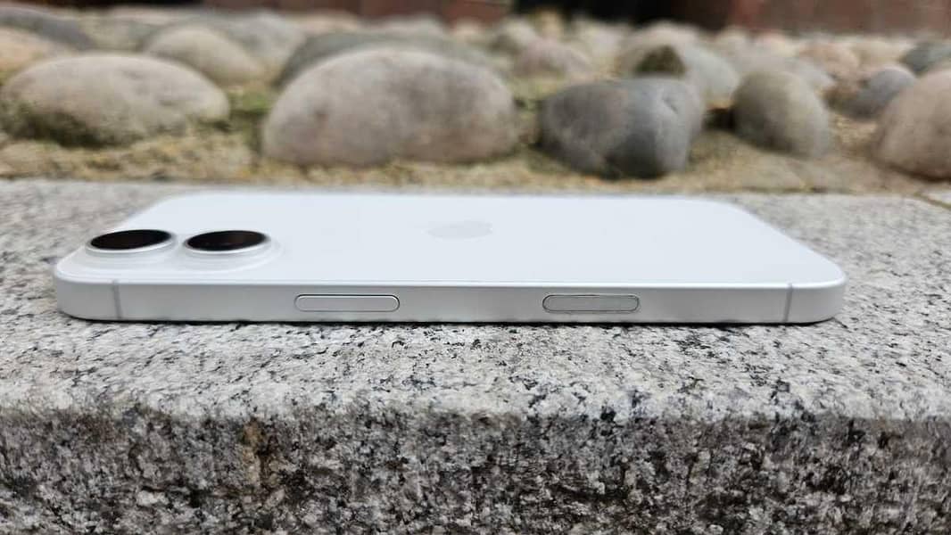 Apple iPhone 17 2