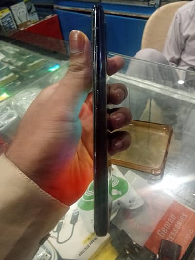 10/10 Samsung A51