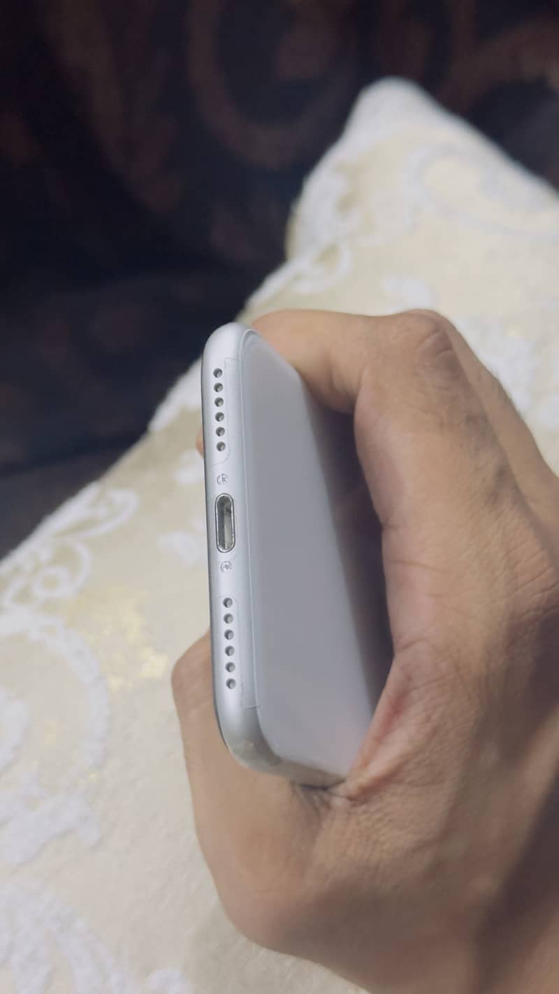 Apple iPhone SE 2nd generation 1