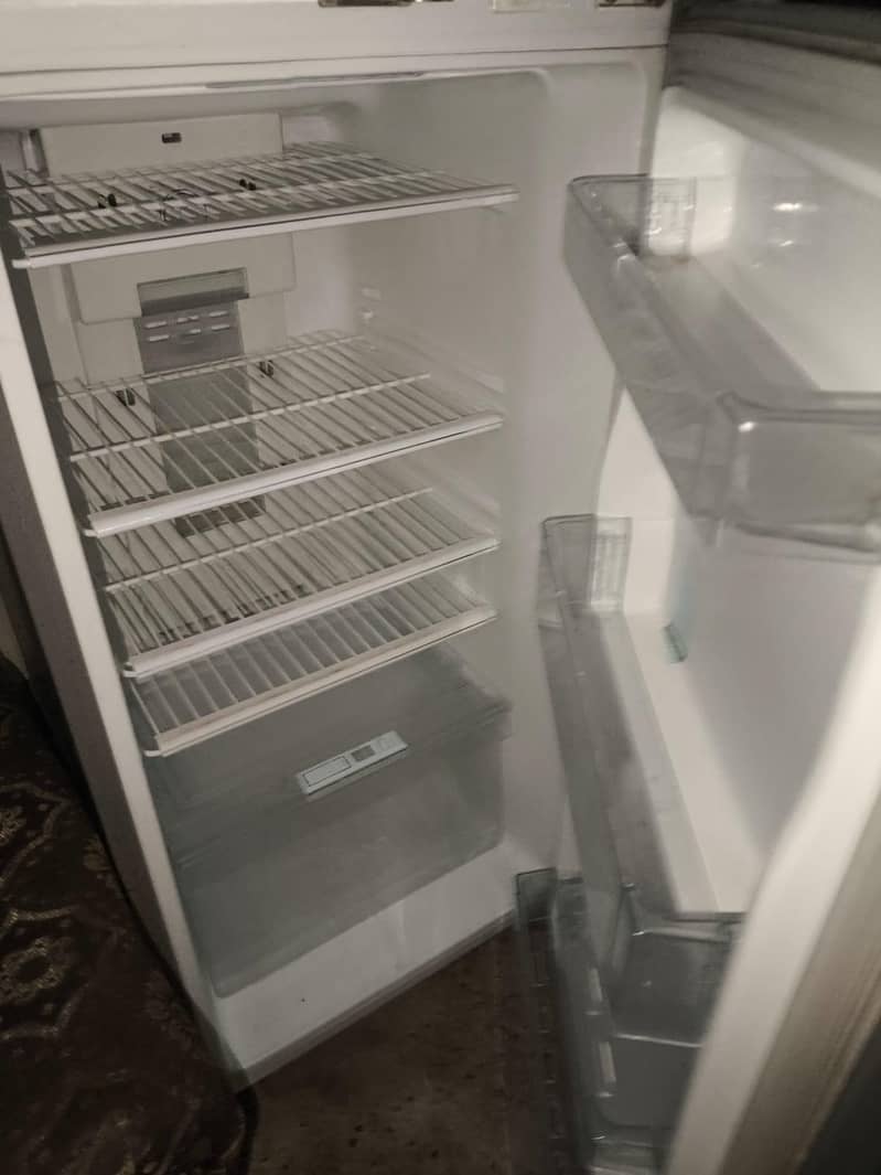 REFRIGERATOR 1