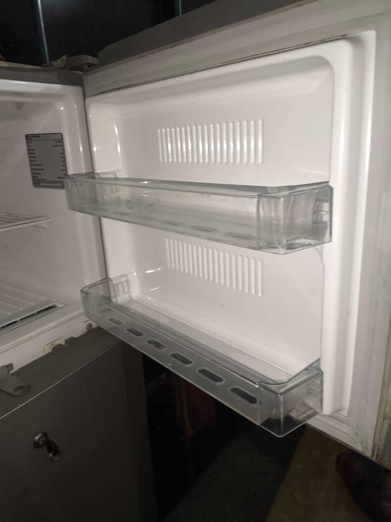 REFRIGERATOR 2