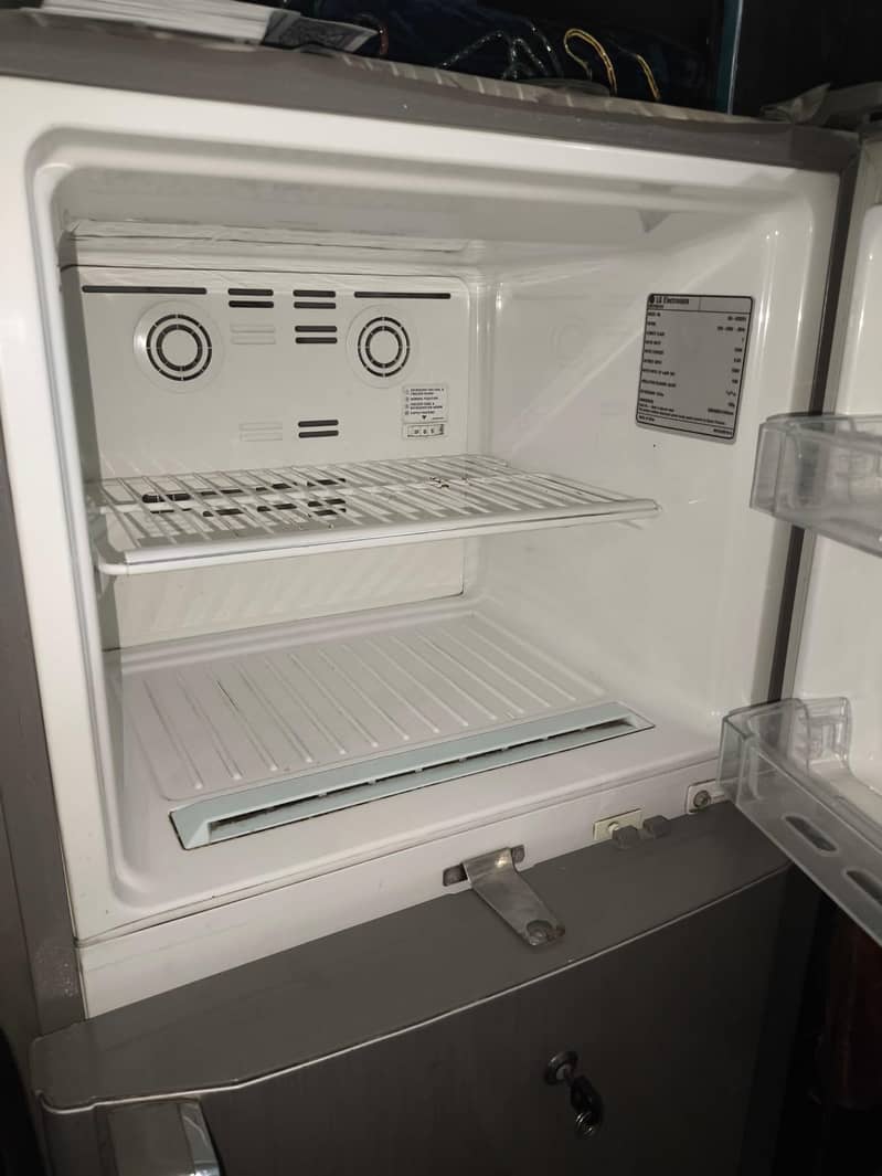 REFRIGERATOR 5