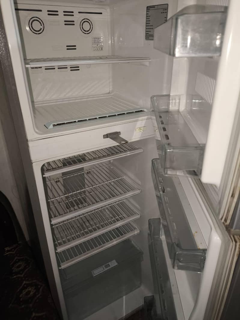 REFRIGERATOR 6