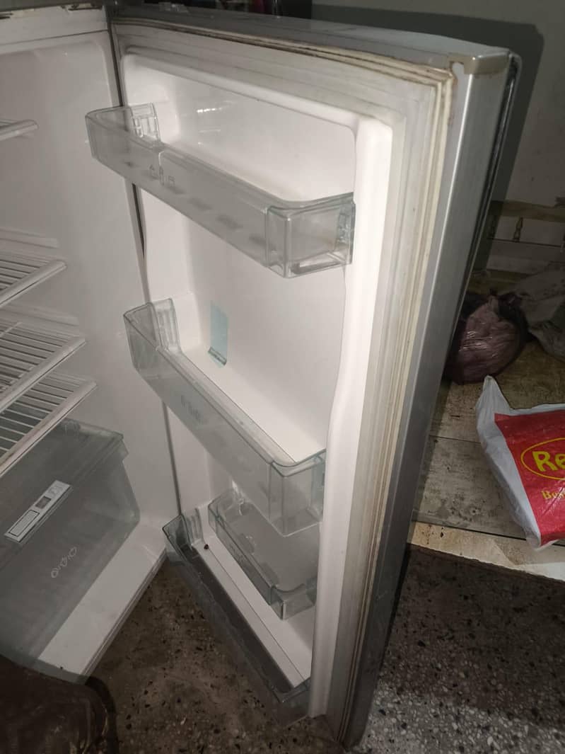REFRIGERATOR 7