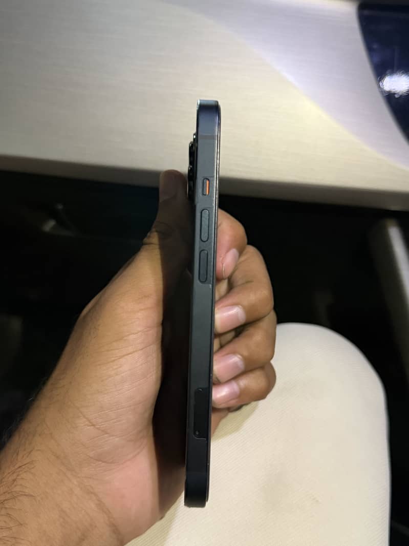 Apple iPhone 13 2