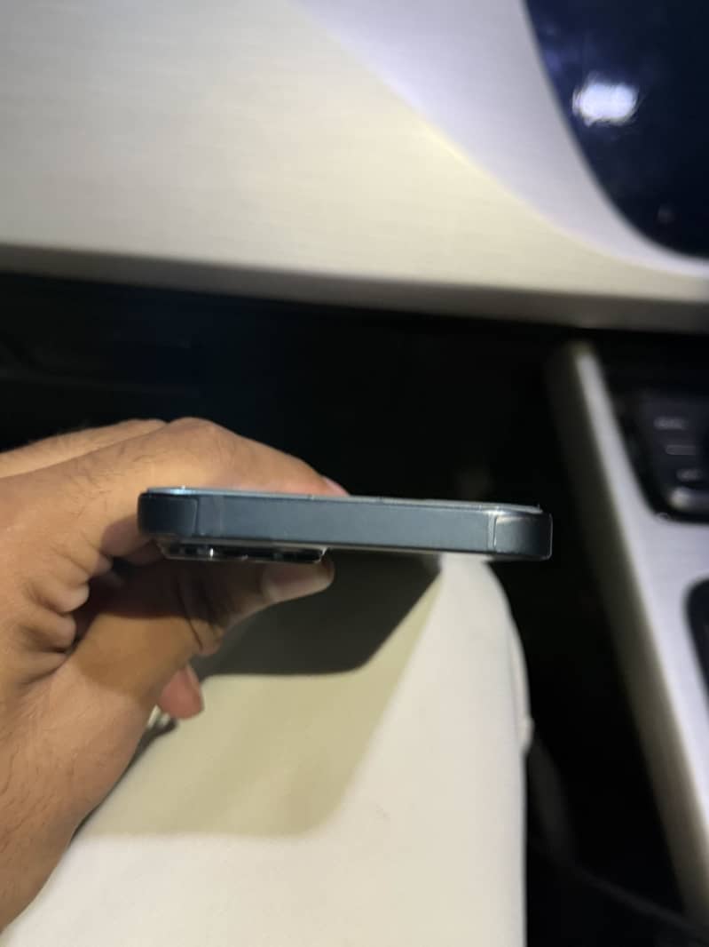 Apple iPhone 13 5