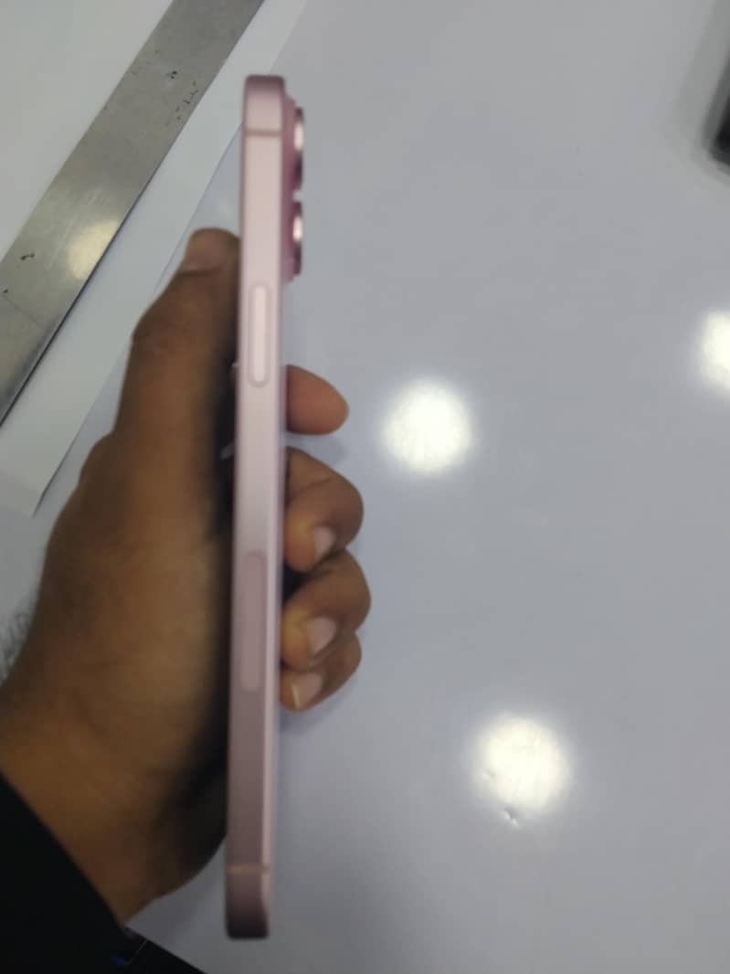 Apple iPhone 15 plus 3