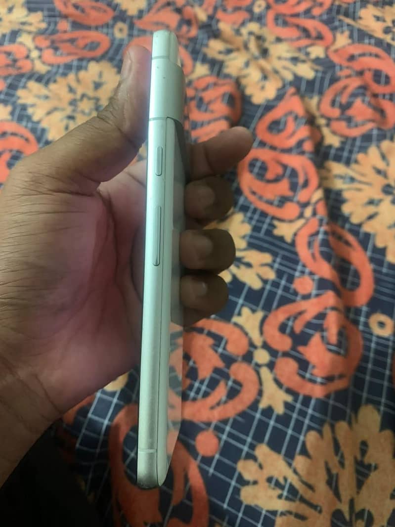 Google Pixel 7 4
