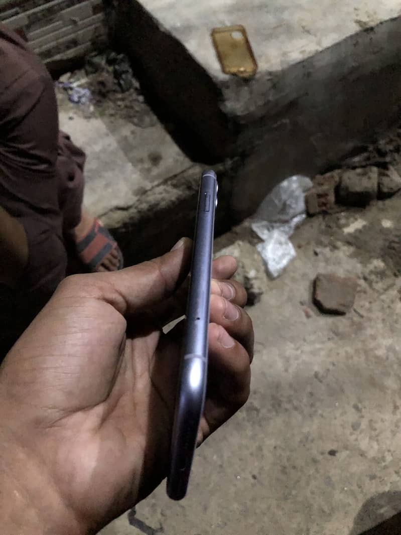 Apple iPhone 11 6