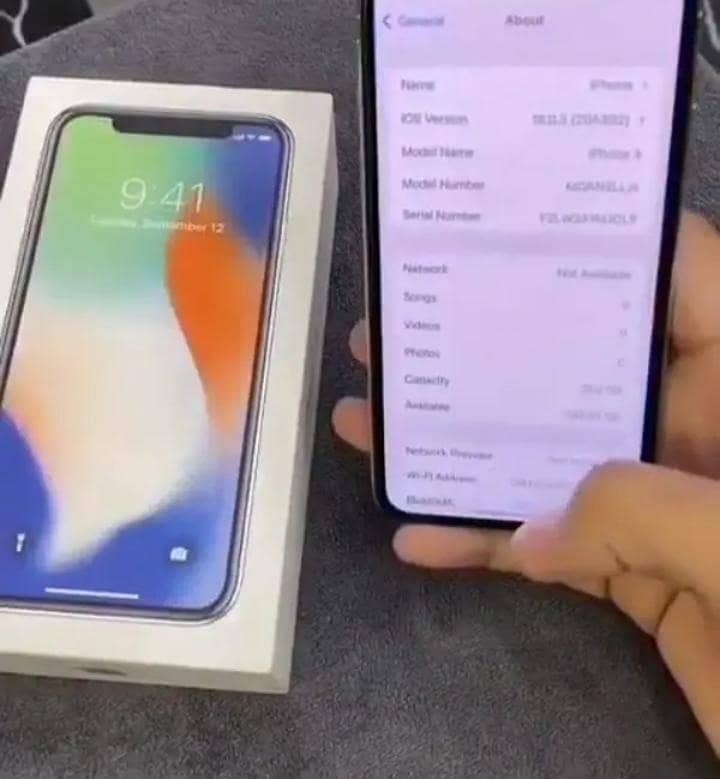 Apple iPhone X 4