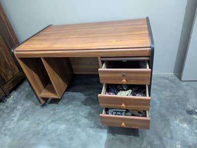 Computer table