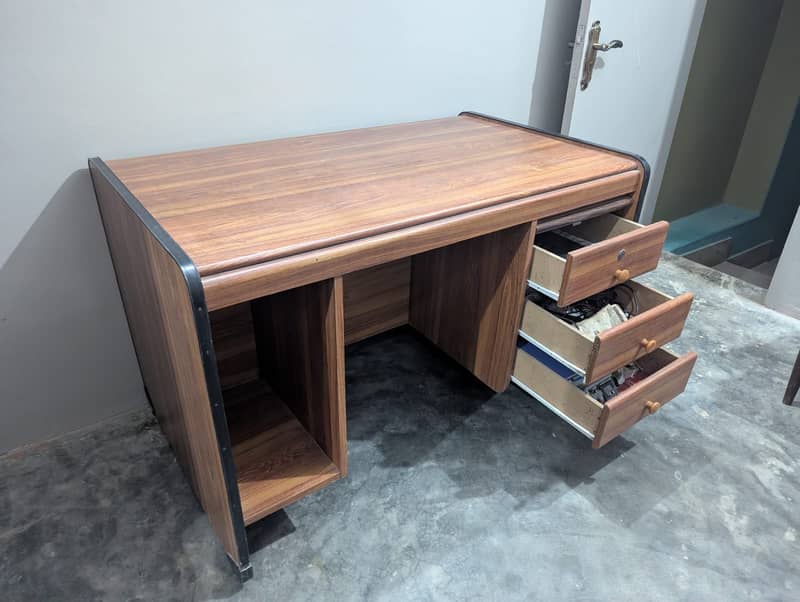 Computer table 3