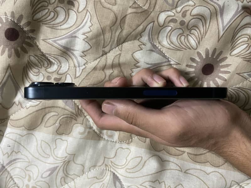 Apple iPhone 14 3